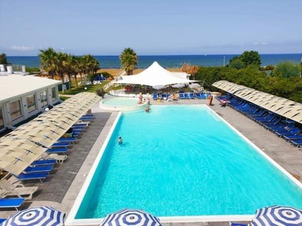 Medea Beach Resort Capaccio Esterno foto