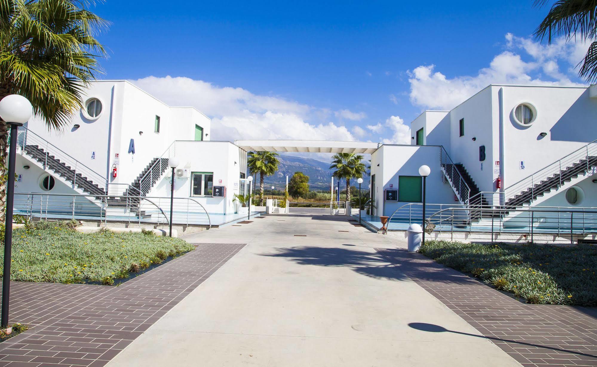 Medea Beach Resort Capaccio Esterno foto