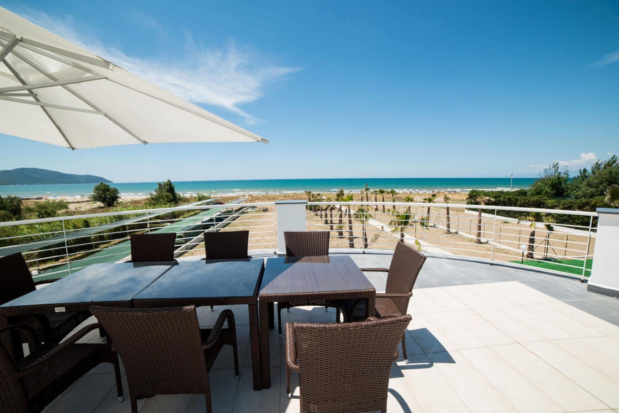 Medea Beach Resort Capaccio Esterno foto
