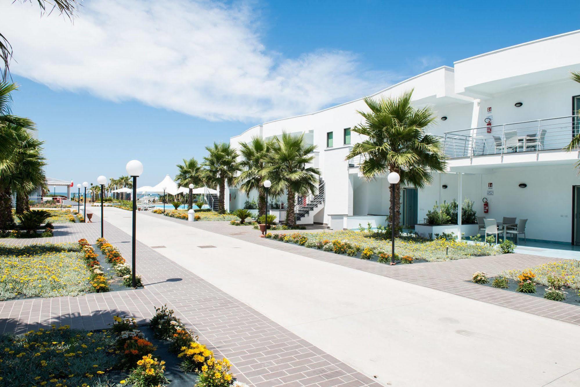 Medea Beach Resort Capaccio Esterno foto